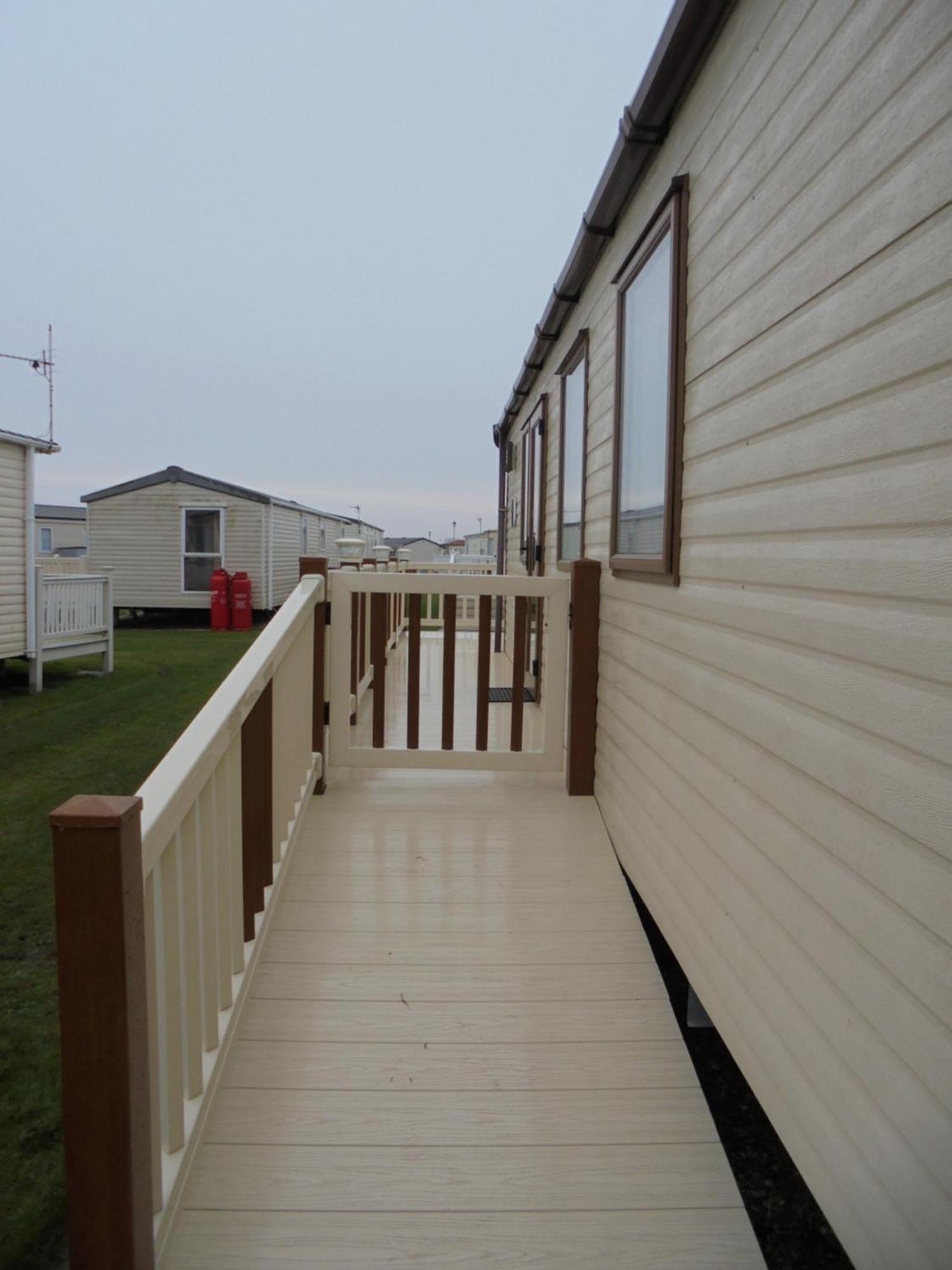 The Grange Ingoldmells: Elan 6 Berth, Central Heated, Wrap Around Decking Экстерьер фото